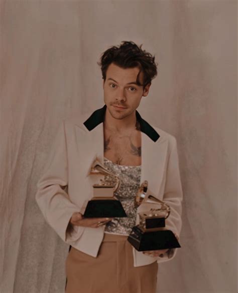 harry styles at the grammys 2023 Harry Styles Pearl Necklace, Harry ...