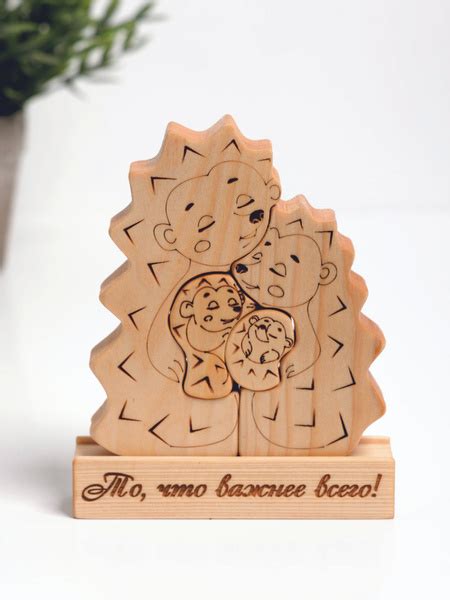 Статуэтка деревянная семья. Фигурка из дерева "Семья ежиков" купить на ...