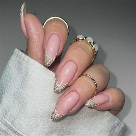 Glitter Unhas Para Ano Novo 2024 - 11 Ideias de Unhas Decoradas com Glitter para o Ano Novo 2024