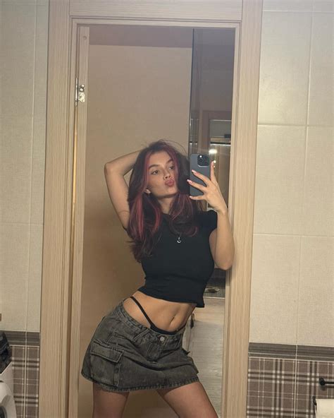 Алёна Бобровская (@i_am_bobriha) • Instagram photos and videos