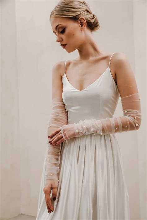 Aurora Gloves - Michael Addison Bridal