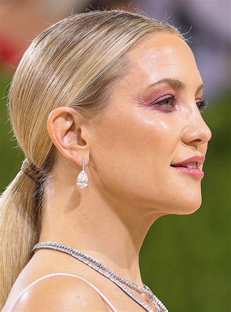 Лучшие прически и макияж Met Gala 2021