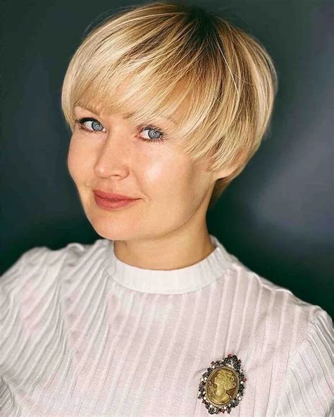The 10 Best Hairstyles for Square Face for Women Over 50 - Deavita.net