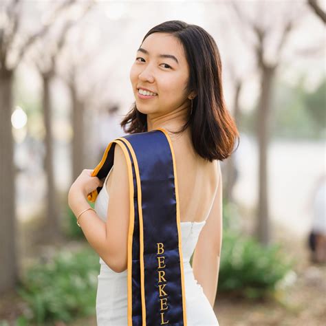 Elicia Ye – Medium