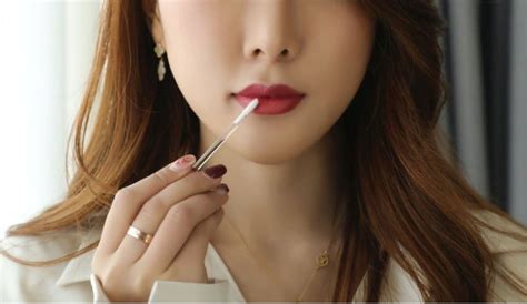 Рейтинг лучших аналогов люксовых блесков для губ на 2024 год Dior и Clarins