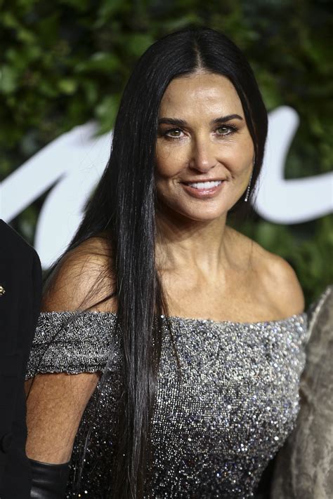 Demi Moore en bikini en Grecia a punto de cumplir 60 años: operada y