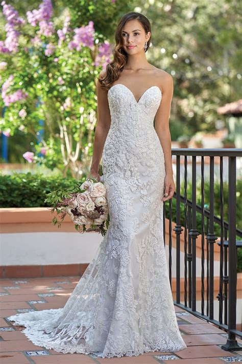 T212003 Romantic Embroidered Lace Strapless Wedding Dress with