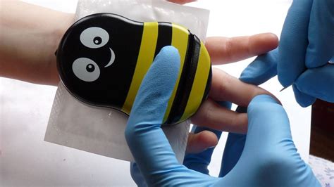 Устройство для обезболивания инъекций инсулина Buzzy