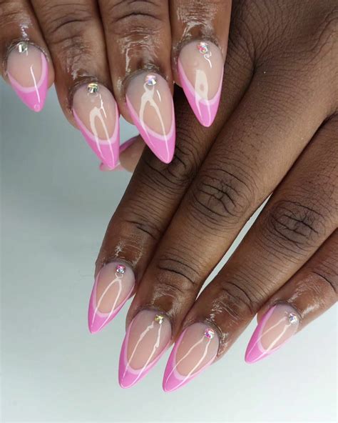 how to shape almond nails 2