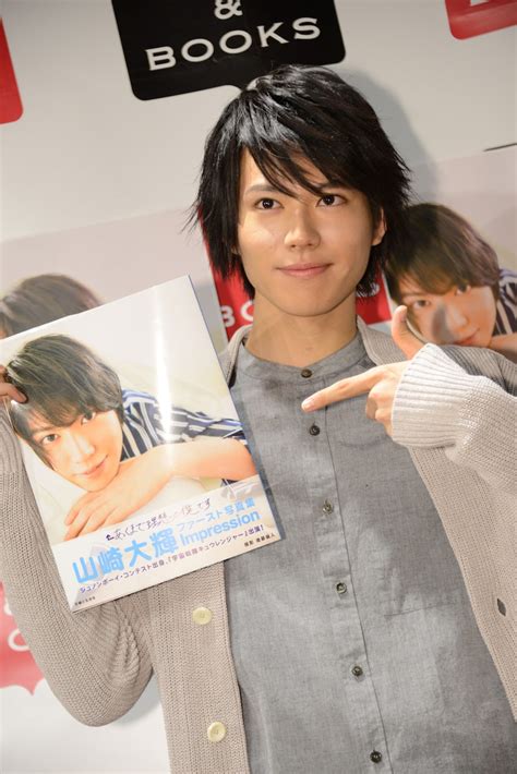 山崎大輝 - 「キュウレンジャー」山崎大輝が初写真集PR、お気に入りは「サラリーマンの格好」 [画像ギャラリー 6/20] - 映画ナタリー