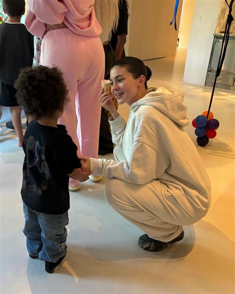 kylie jenner shares  glimpse   life  aire  stormi