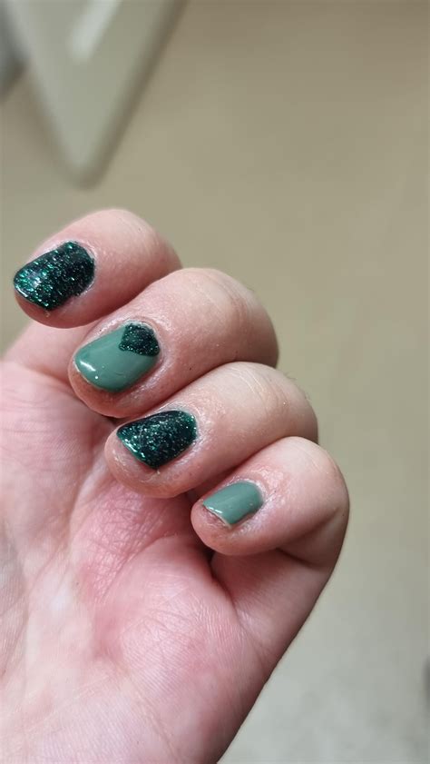can it go under nails? : r/Dyshidrosis