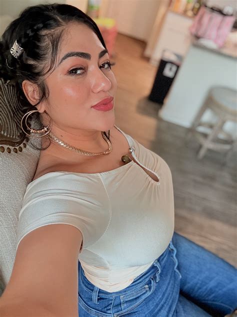 Karina Medina | Color,de rosa , veo la vida hermosa 🎶 | Instagram