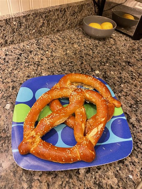 Lye Bath Butter Pretzels : r/pretzels