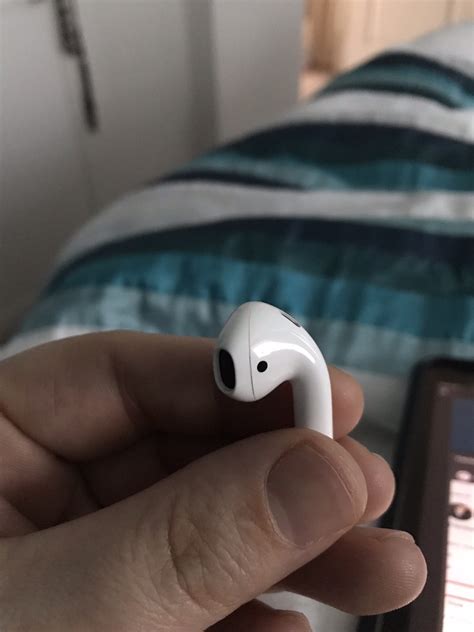 Does anyone else’s AirPod have this issue? | MacRumors Forums