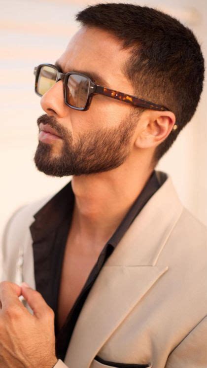 shahid kapoor preps   deva unveils stylish   beige suit