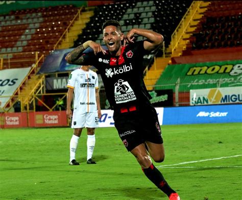 Alajuelense rompe maleficio de 7 años sin título tras coronarse campeón