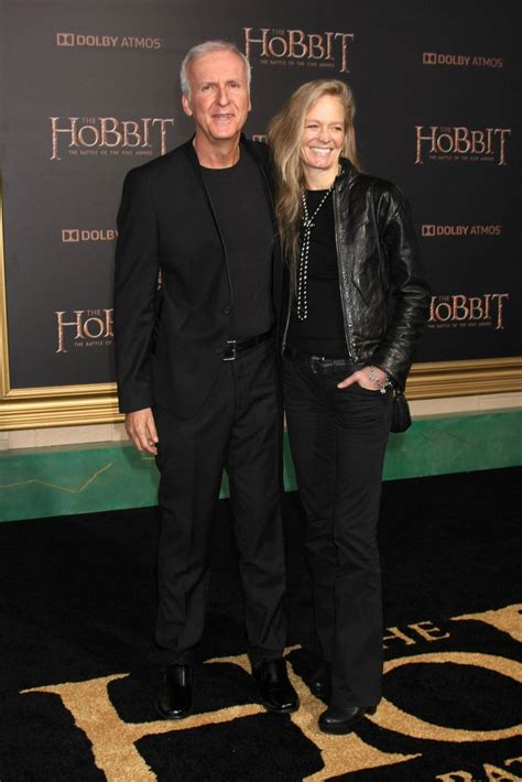los angeles, 9. dezember - james cameron, suzy amis bei the hobbit