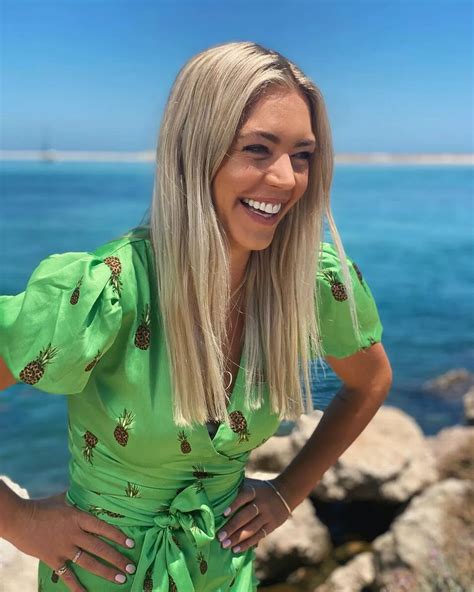 A Place in the Sun’s Danni Menzies wows with toned abs in cheeky
