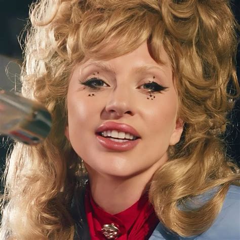 Lady Gaga Die With A Smile 🩷 | Carnevale, Costumi di carnevale, Costumi