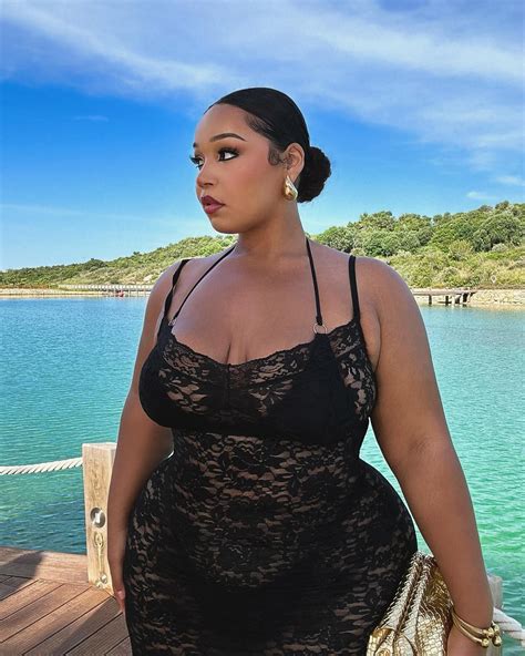 Ari adlı kullanıcının Marie assi panosundaki Pin, 2025