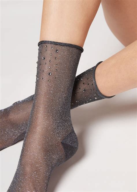 Calzedonia primavera 2023: i nuovi collant (e non solo) di stagione