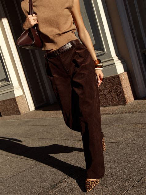 Вельветовые брюки с защипами на талии :: LICHI - Online fashion store