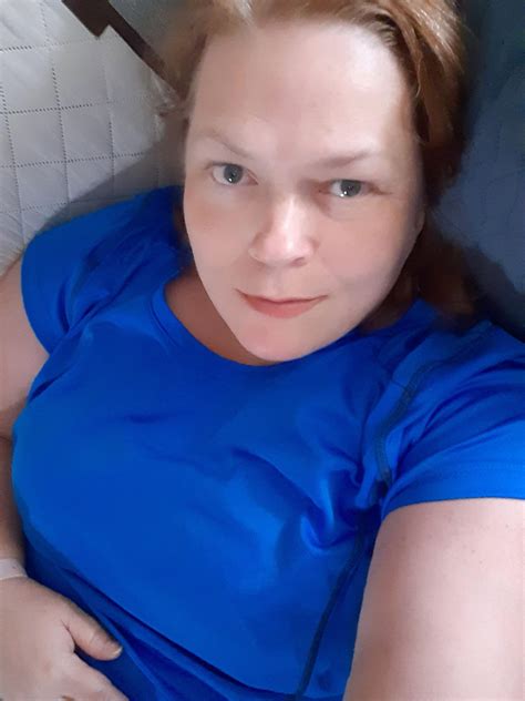 Post-workout relaxation selfie (53yo BBW) : selfie