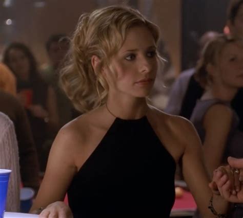buffy summers outfit | Sarah michelle gellar buffy, Buffy the vampire ...