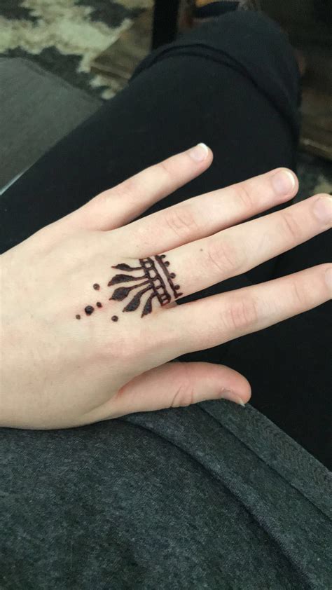 Simple Small Henna Hand Tattoo - Viraltattoo