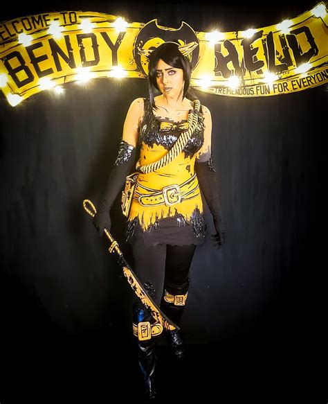 I made an Allison Angel cosplay based on her new character model! : r