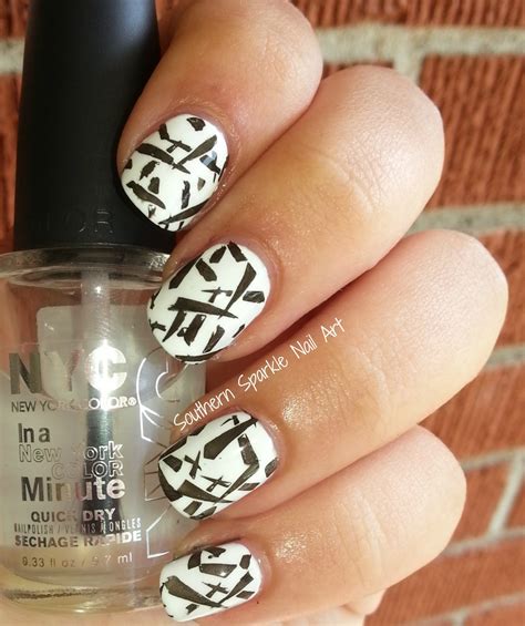 nail art with black and white