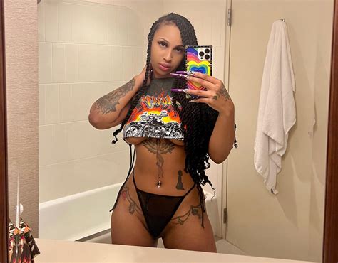 She is just a treat to look at : r/Wisconsin_Pawg_Wives