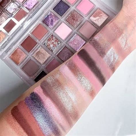 Huda Beauty Rose Quartz Eyeshadow Palette – beautygirl-pk