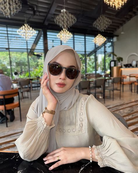 LEENA | Love snacking while jamming to your favorite K-pop hits? 🎧 Tao