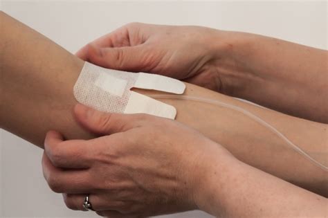 Повязка Matopat Сannula Plast 8 х 5,8 см для фиксации катетеров