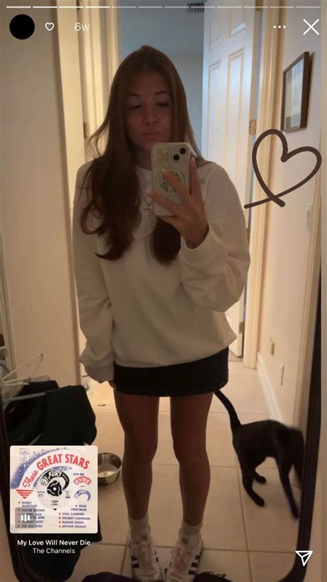 Mirror Selfies : r/ValentinaHauser