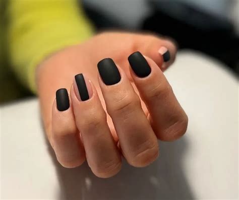 Black Nails Ideas 2023: How To Do Your Manicure In The Spring?