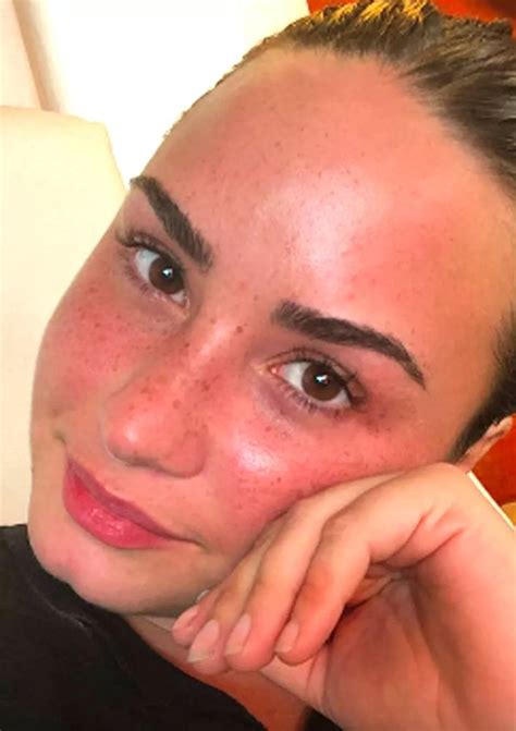 15 Stunning Demi Lovato No Makeup Photos | Fabbon