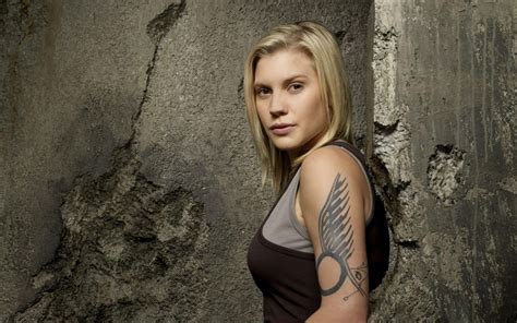Battlestar Galactica 2003 HD Wallpaper - Enigmatic Kara Thrace
