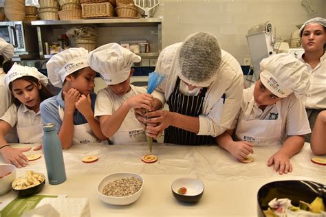 Kids join Chefs to Celebrate International Chefs Day | Nestlé