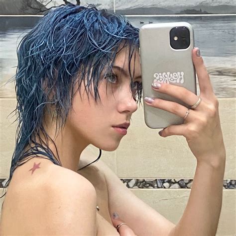 jojo tatto | Short blue hair, Short dark hair, Hair dye colors