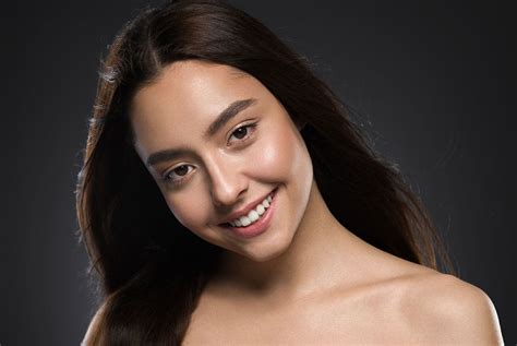 How to smile for a photo: 29 tips - Martindale Dental