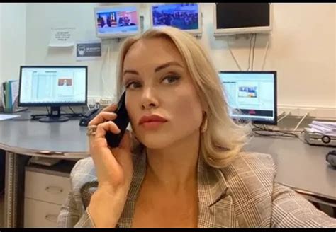 Бывшего редактора Первого канала Марину Овсянникову заочно приговорили ...