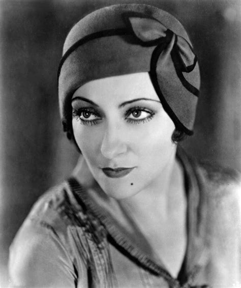 Gloria Swanson Facts | Britannica
