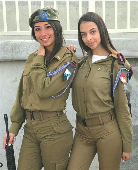 Gotta love a girl in uniform. Idf Women, Military Women, Military Girl ...