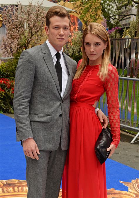 Asia Macey es diseñadora y la esposa de Ed Speleers según sus amigos