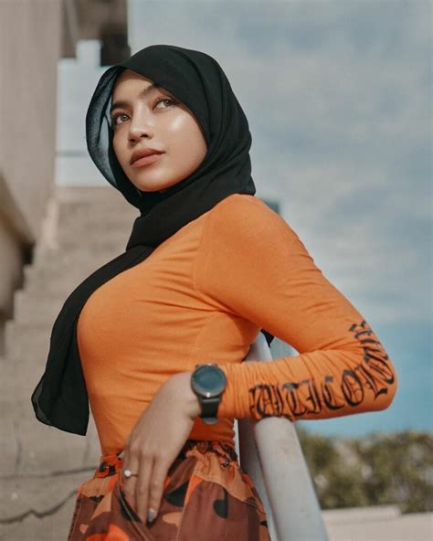 Photoshoot Oklin Fia Seksi Pakai Outfit Loreng Tetap Manset Orange ...