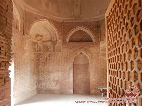 Uzgen. Uzgen minaret. Mausoleums of Karakhanids