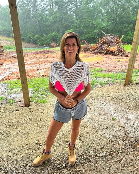 Mary Burke Enjoys Alabama Yard Session In A Bikini – GoodBadBreaking